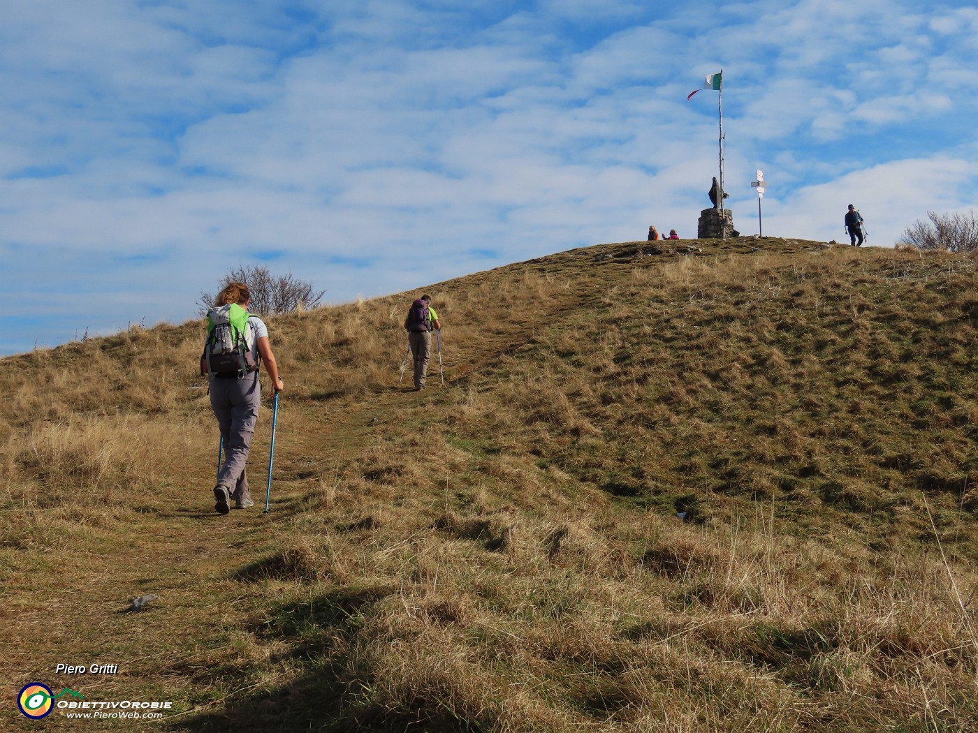 39 In arrivo alla Madonnina dei Canti (1563 m).JPG